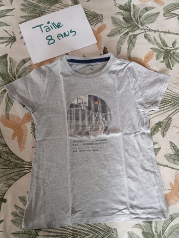 T-shirt kiabi taille 8 ans