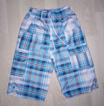 Bermuda léger à carreaux bleus
T. 8 ans