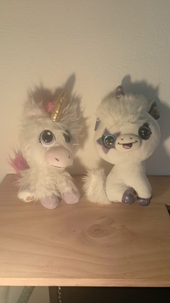 🦄 Lot de 2 peluches licornes – Très bon état – Modèles adorables ✨