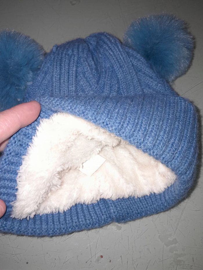 Bonnet bleu avec pompom - photo numéro 2