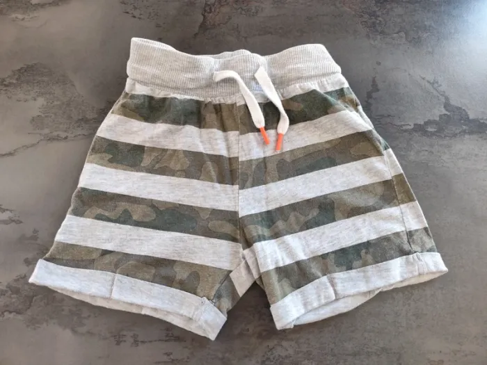 Short tissaia imprimé militaire 4 ans