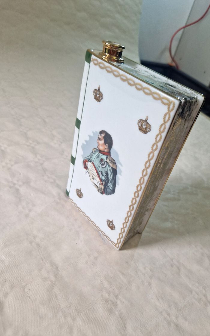 Bouteille de Cognac  , Bicentenaire de l'empereur Napoléon  , Porcelaine , Serie 460