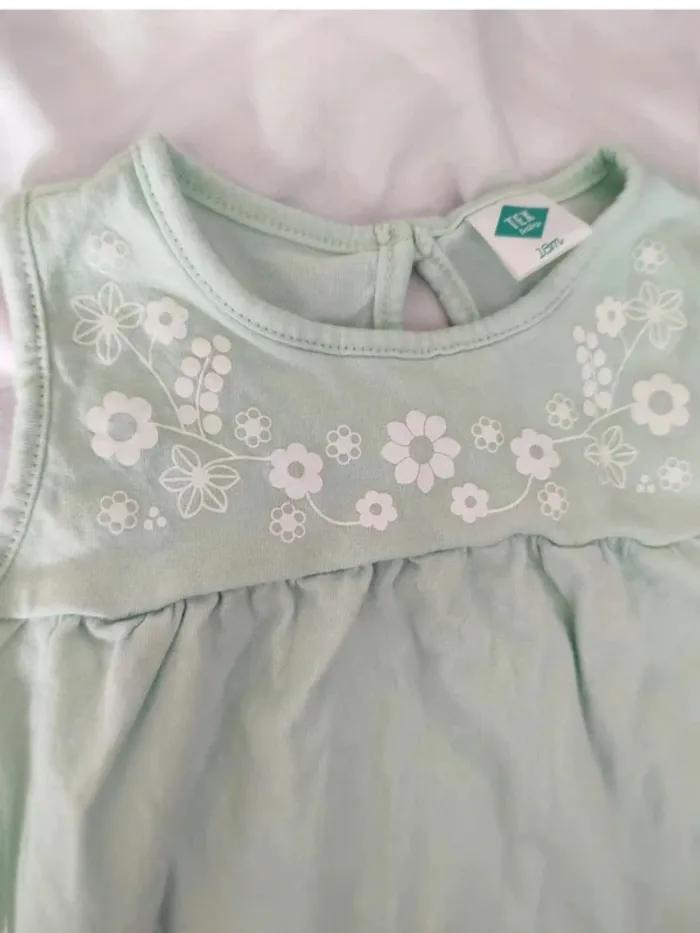 Robe fleurie  sans  manche  18  mois - photo numéro 2