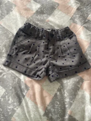 Short fille