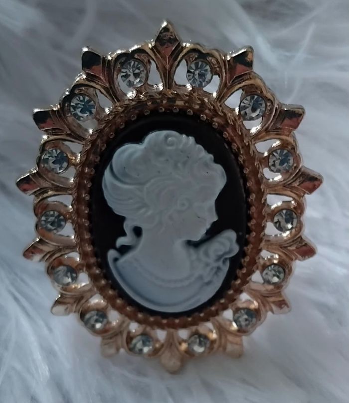 Bague ovale réglable style vintage - doré avec femme - photo numéro 3