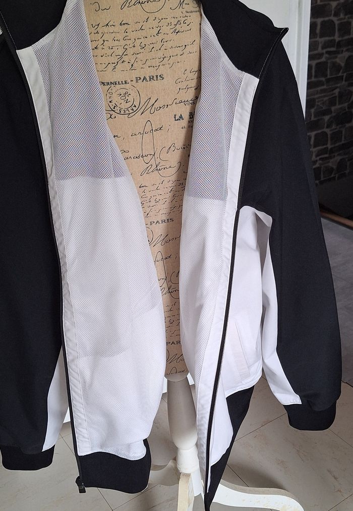 Veste de sport zippée Nike noire et blanche - photo numéro 6