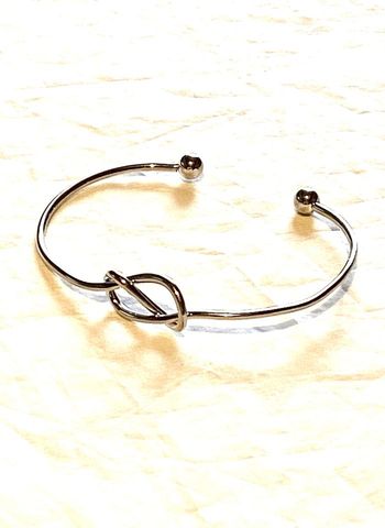 Bracelet Ouvert Gros Nœud Façade Petites Perles Bouts Bijou Argenté Fantaisie Femmes