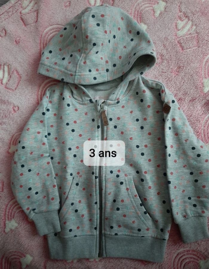 Sweat zippé à capuche 3 ans