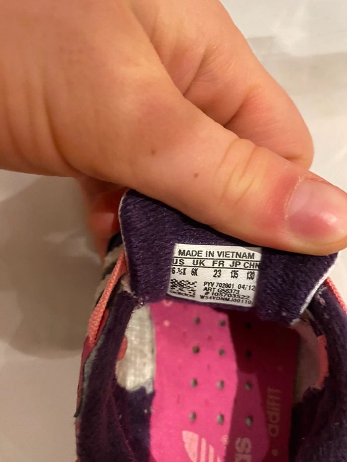 Paire de chaussures adidas - photo numéro 5