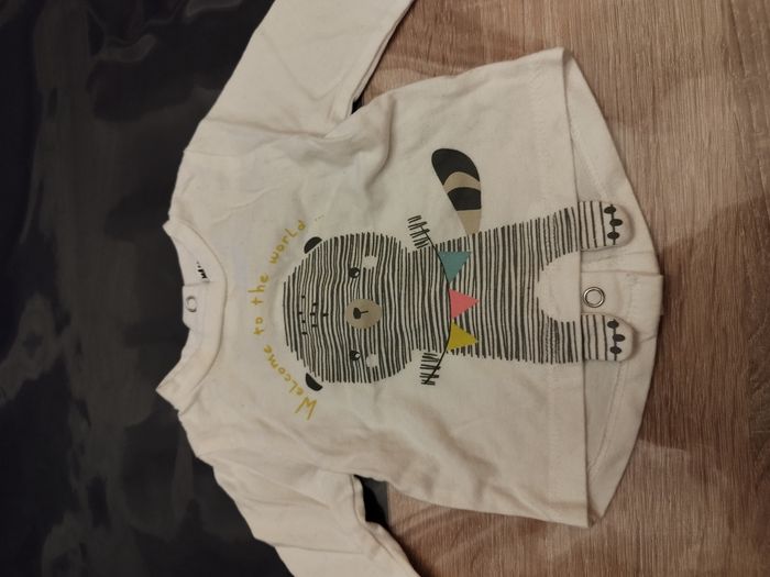 Lot t shirts 1 mois - photo numéro 3