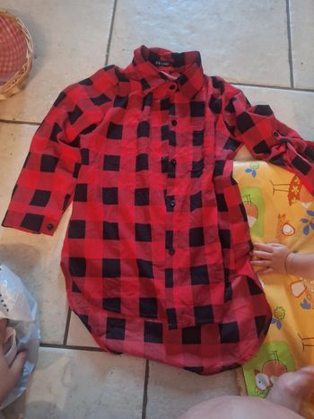 Chemise à carreau rouge et noir