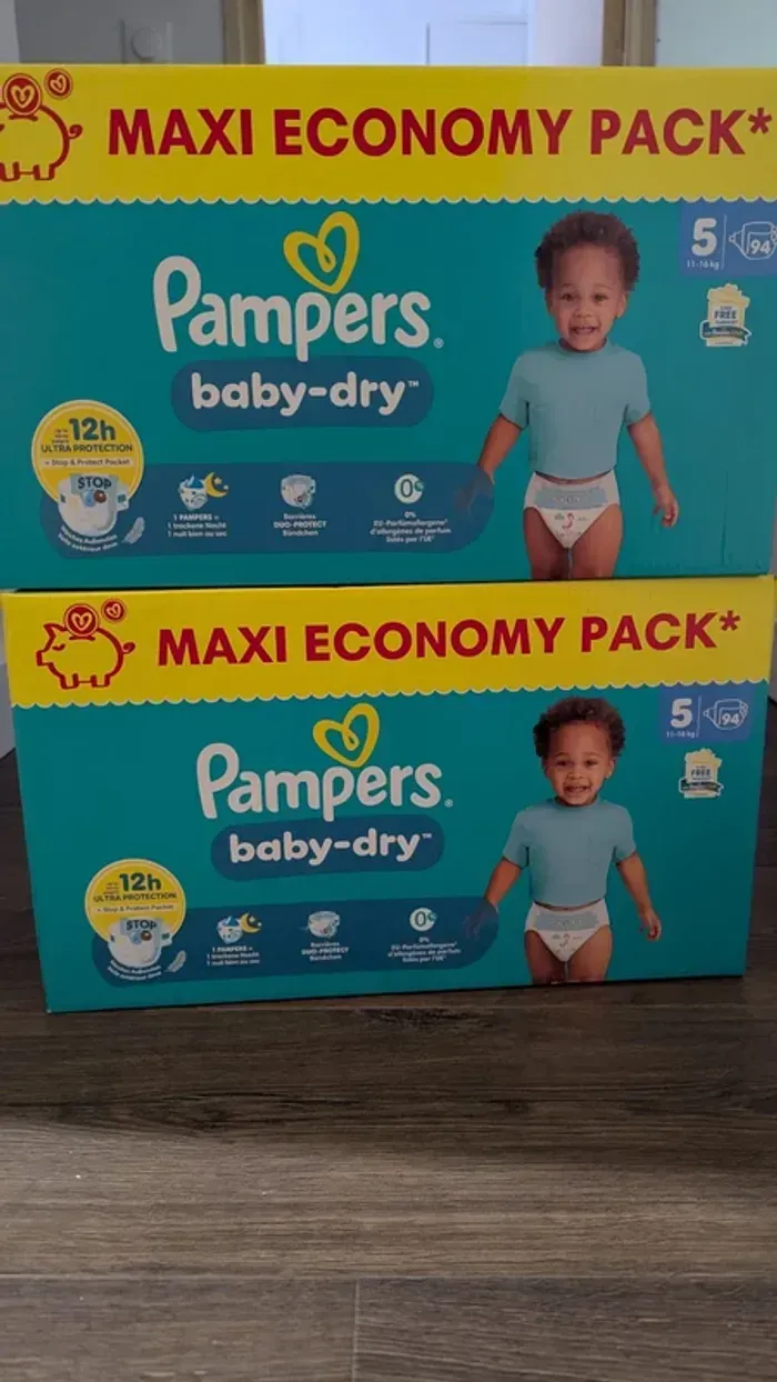 Lot de 2 cartons de couches Pampers baby dry taille 5