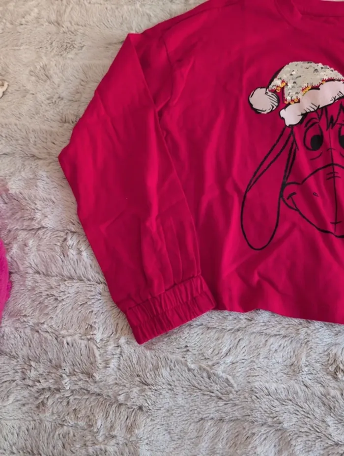 Pull rouge. Disney. 12 ans theme noel bourriquet - photo numéro 4