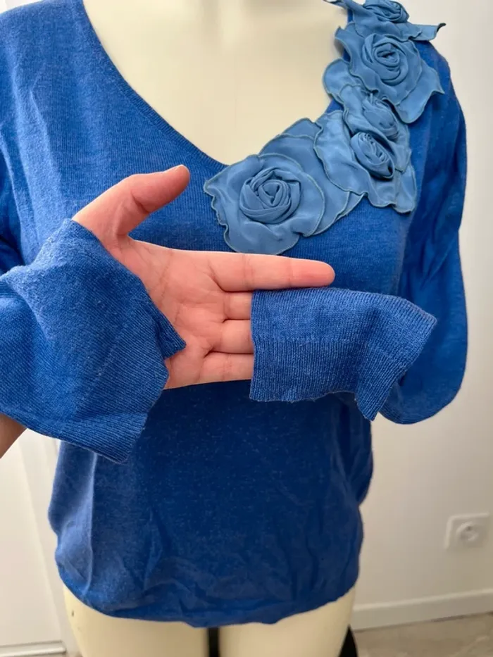Pull avec fleurs - photo numéro 5