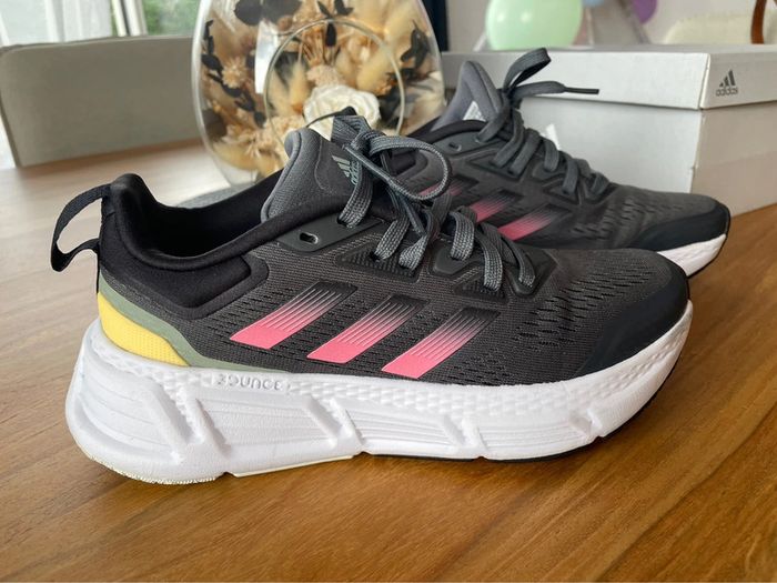 Baskets adidas questar grises et roses T.36 - photo numéro 2