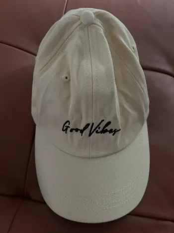 Casquette jaune pale