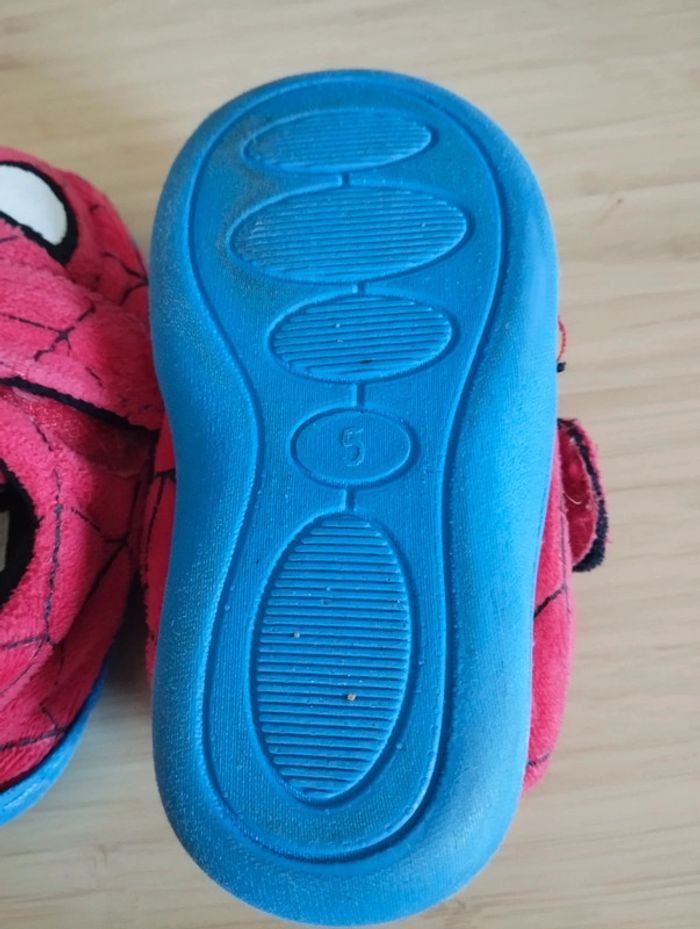 chausson spiderman marvel pointure 21/22 - photo numéro 3