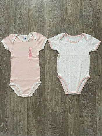Bodies manches courtes rose et blanc taille 3 ans