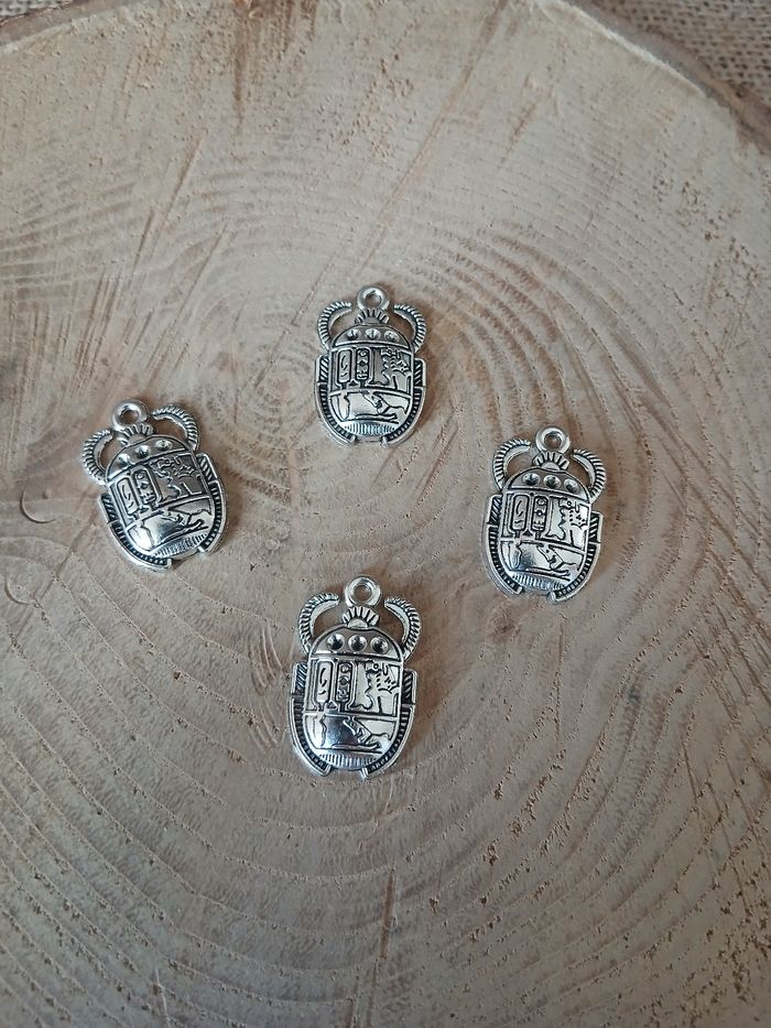Lot de 16 pendentif scarabée