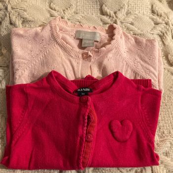 Lot deux cardigans  en 3 mois
