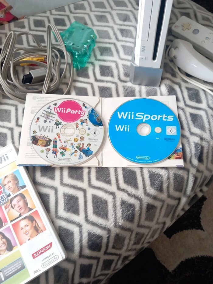 Wii blanche en boite complete avec 3 jeux - photo numéro 6
