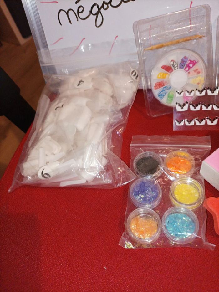 Lot accessoires ongles - photo numéro 2