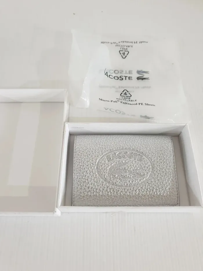 Porte carte Lacoste argenté, neuf 11x8cm
