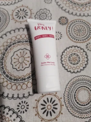 Gelée effet cheveux mouillés neuve Hey honey 75ml