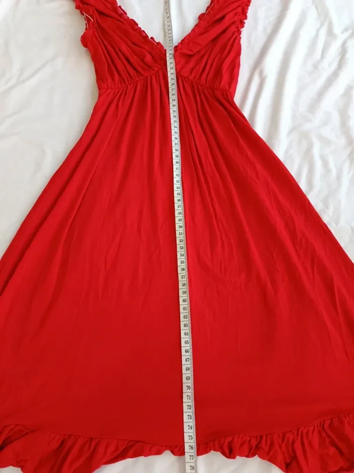 Jolie petite robe rouge fluide décolleté devant et derrière taille S - photo numéro 5