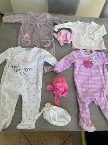 Lot de  vêtements pour bébé 