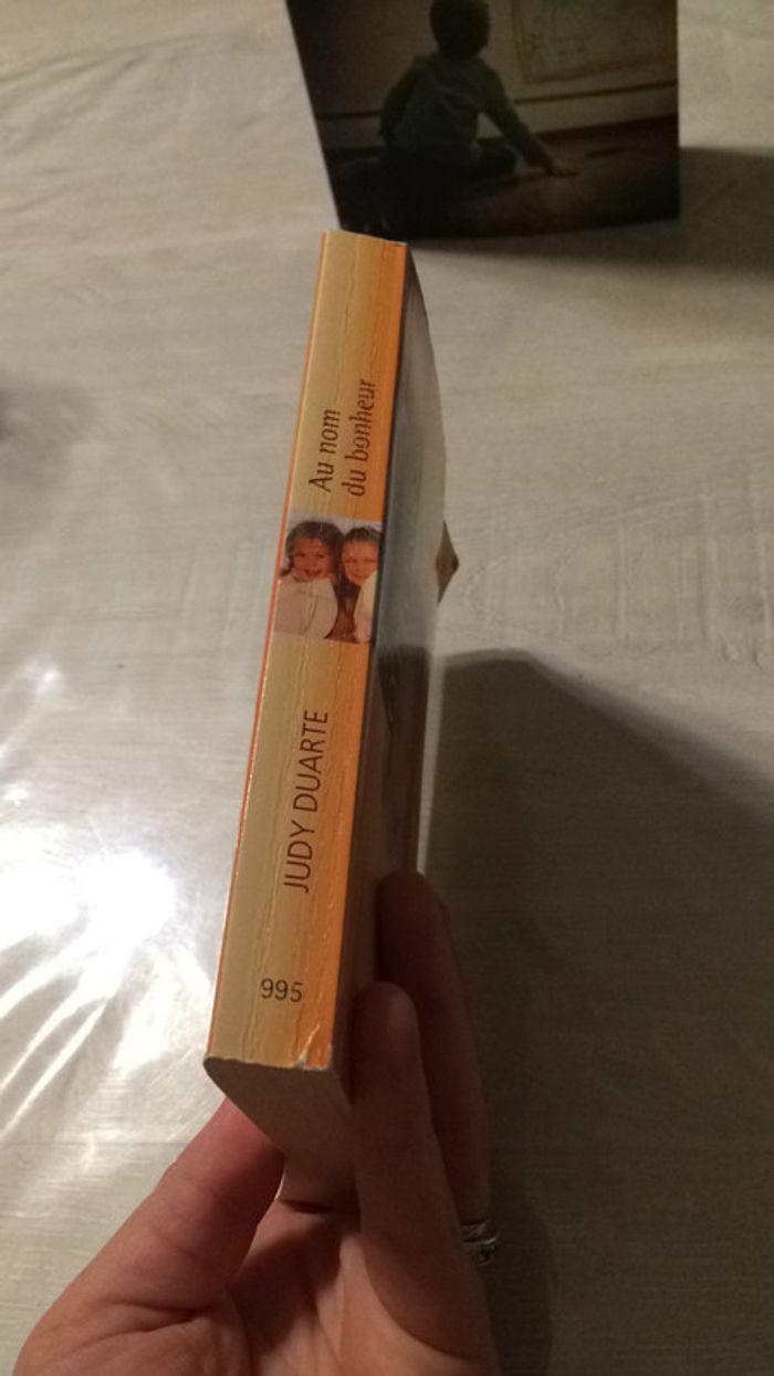 Livre Au nom du bonheur Judy Duarte - photo numéro 4