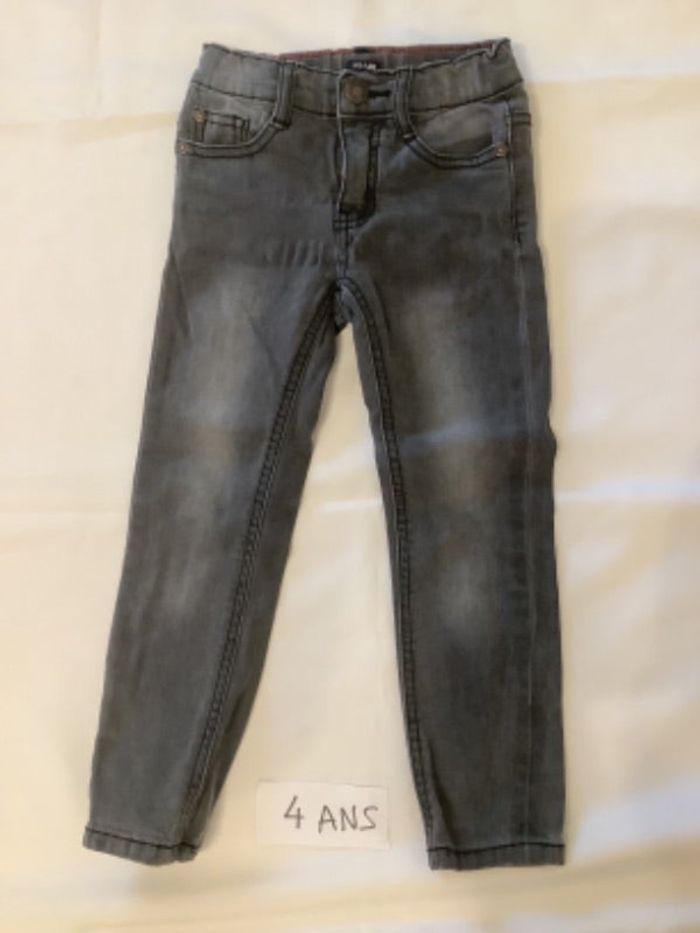 Jean gris 4 ans