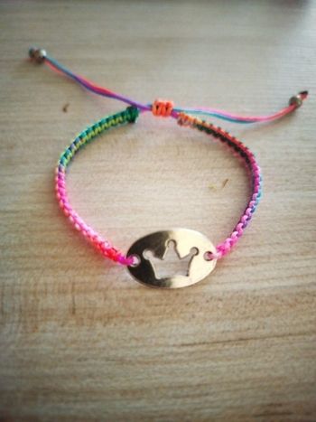 Bracelet multicolore couronne