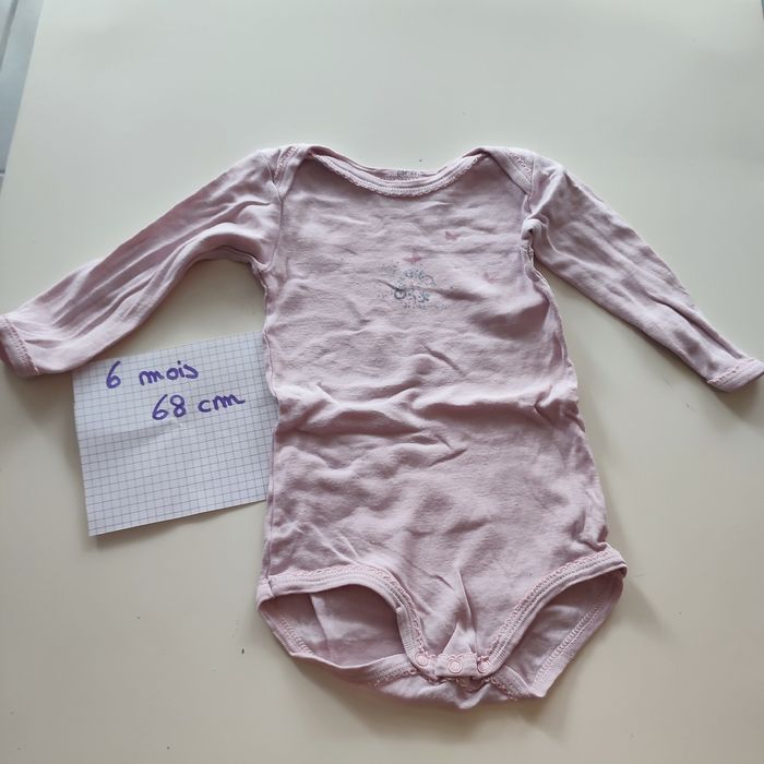 Lot 6 mois: pyjamas, bodies, pull, gilet - photo numéro 6