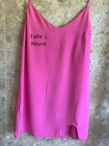 Robe fendue sur le côté Mango