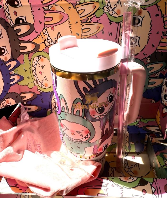 Gourde Stanley x labubu