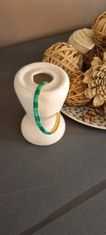 Bracelet jonc doré et vert émeraude