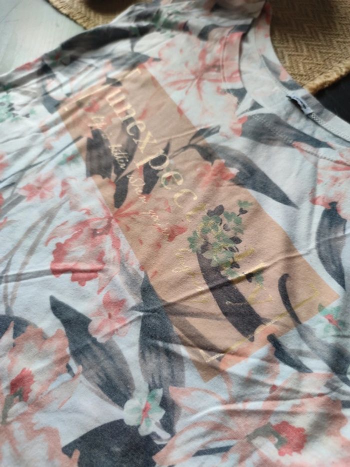 Tee shirt fleuri - photo numéro 2