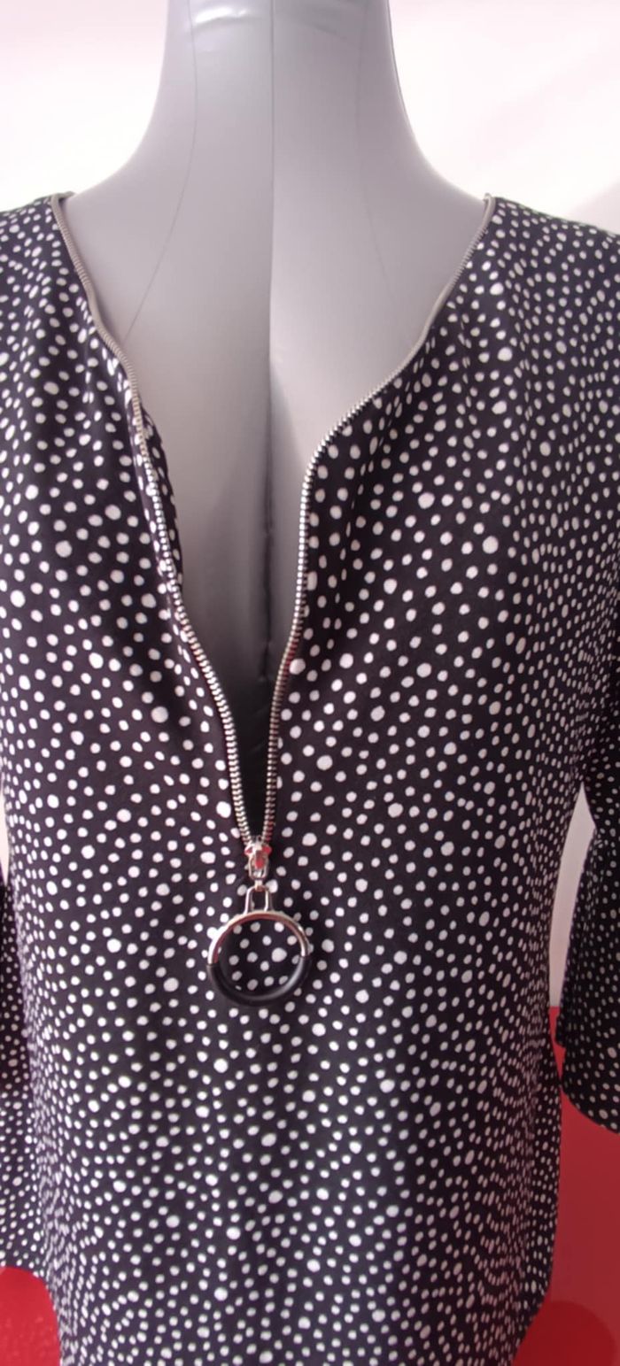 Blouse à pois col V manches 3/4 "Patrice BREAL" Taille 3 de la marque - photo numéro 5