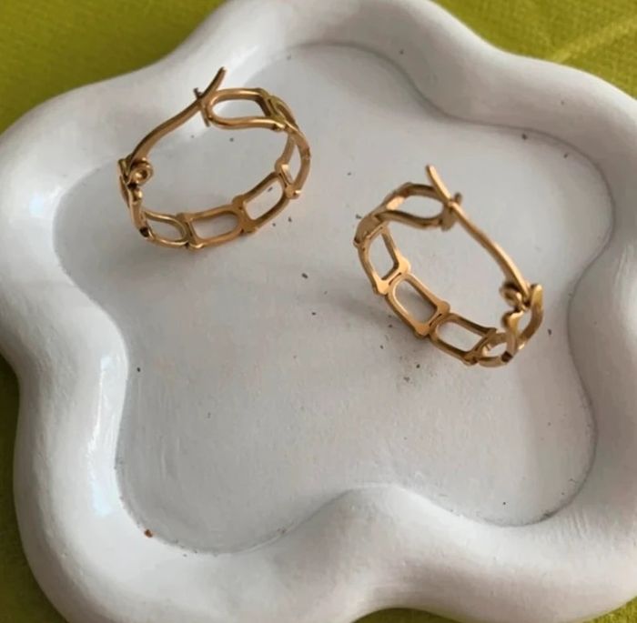 Boucles d’oreilles créoles dorées géométriques en acier inoxydable 22 mm - photo numéro 4