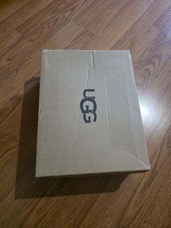 Ugg tazz noire taille 38 