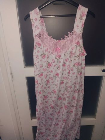 Nuisette fleurie avec dentelle rose taille m