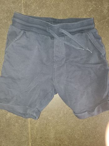 Short 4 ans tape a l'oeil 