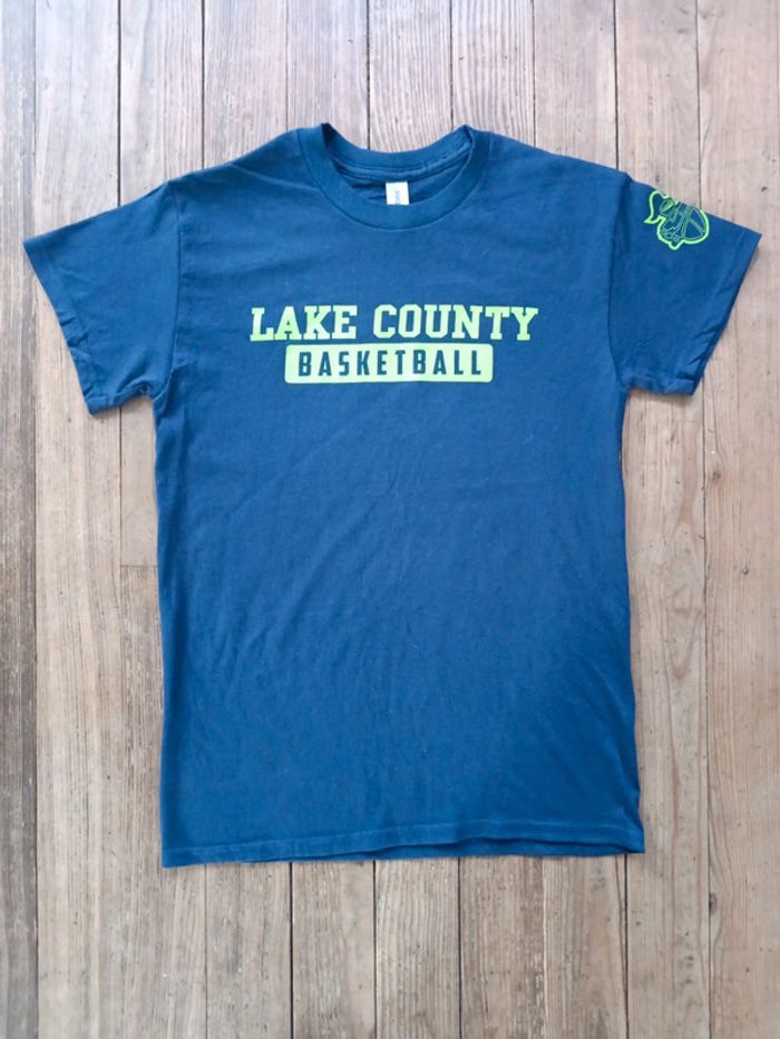 T-shirt universitaire Lake County basketball S