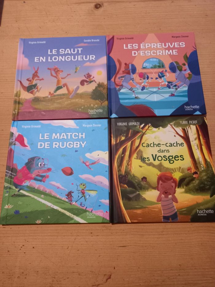 Lot de quatres petits livres pour enfants