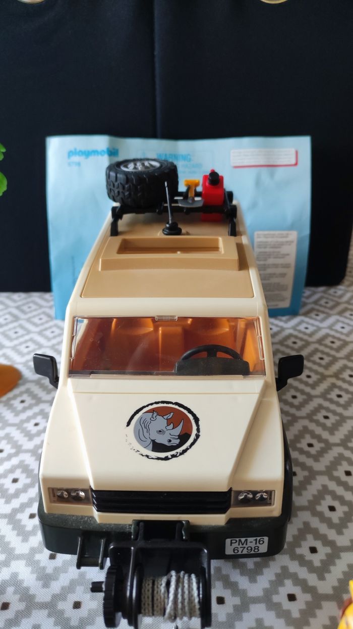 Aventuriers avec 4x4 et lions PLAYMOBIL complet (sans boîte) - photo numéro 2