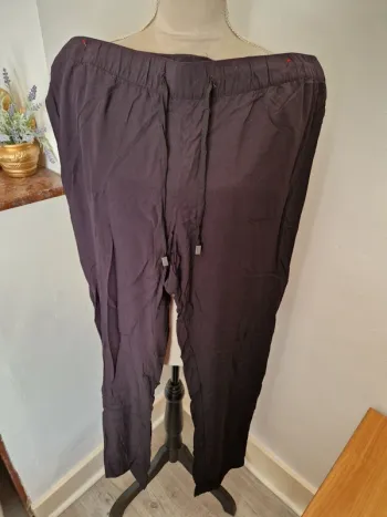 Pantalon noir fluide esmara neuf taille 44