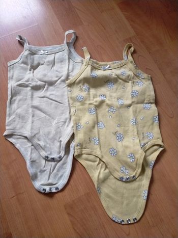 Lot 2 bodies à bretelles 18 mois
