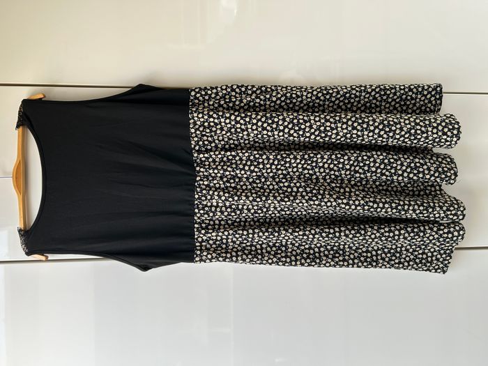 Robe noire à fleurs jaunes Shein Curve - Taille 2XL - photo numéro 3