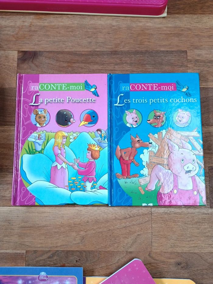 Livre la petite poucette et les 3 petits cochons